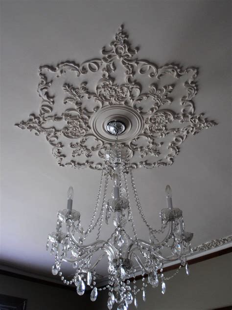 ceiling medallion ideas